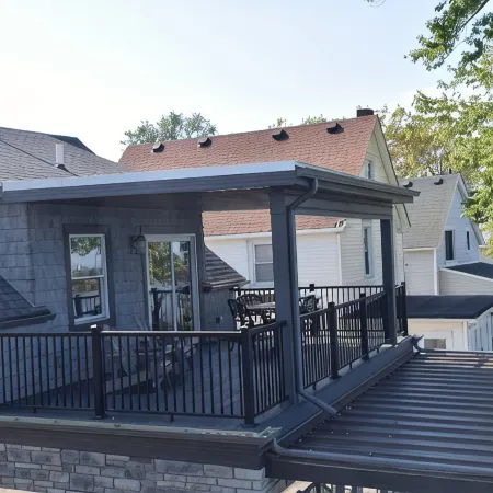 LAKESIDE RETREAT-Overlooking the scenic beauty of Lake Erie, Lorain,Ohio