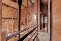 Private cabin on 3Acres with private hot tub! Lake access, Skiing, Snowmobiling! - Feriehus