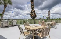 Crescent Beach Retreat- Fully updated 2 BR/2BA  Direct ocean views in Coquina! - 陽台