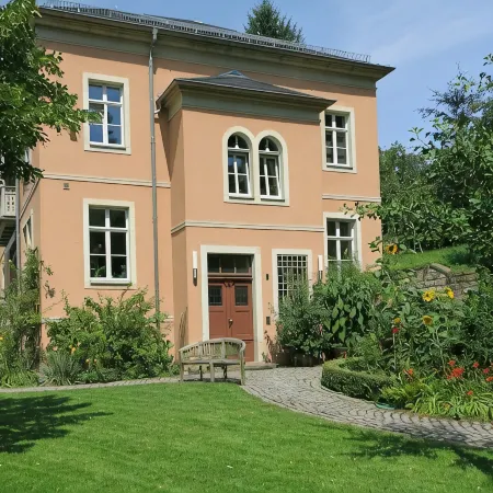Spacious vacation apartment on the Elbe slope - directly on the Blue Wonder
