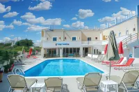 Hiona Holiday Hotel - Swimmingpools