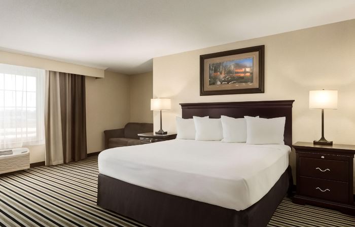 Country Inn & Suites by Radisson, Little Falls, MN