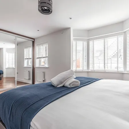 4-Bedroom Retreat in Slough - By Tempstay