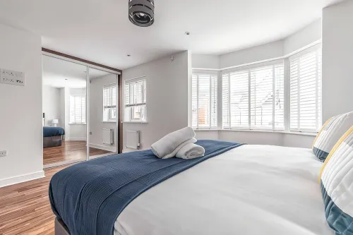 4-Bedroom Retreat in Slough - By Tempstay - 2-Star