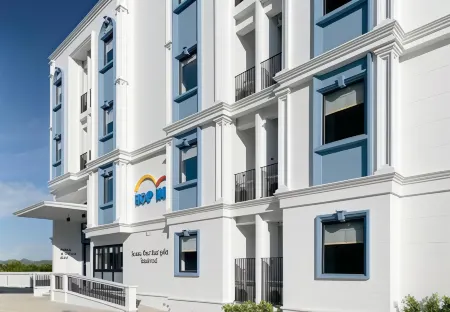 Hop Inn Phuket Old Town