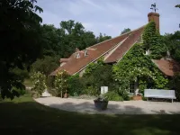 Les Sapins Hôtels à : Beaune-la-Rolande