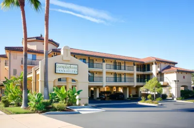 Lamplighter Inn & Suites
