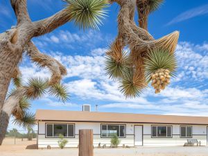 Gemini Retreat - Amazing Desert Night Skies 2 Bedroom Home by Redawning