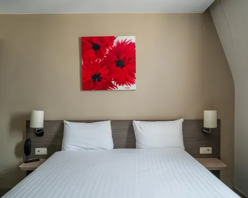 Timhotel Odessa Montparnasse Hotel berhampiran Stesen Metro Vavin