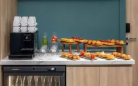 Courtyard by Marriott Paris Charles de Gaulle Central Airport - breakfast