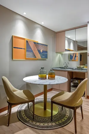 Aston Gresik Hotel & Conference Center Отели в г. Gresik