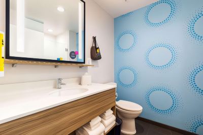 Mobility Hearing Accessible Two Queen Room with Tub