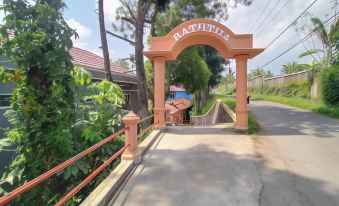 Villa Batu Tua Puncak Mitra RedDoorz