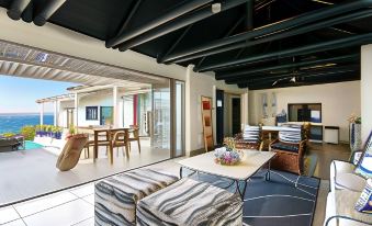 Abalone Hotel & Villa's