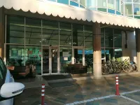 Triumph Hotel - parking