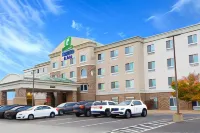 Holiday Inn Express & Suites Chicago North-Waukegan-Gurnee Các khách sạn ở Shields Township