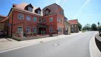 Aparthotel Alte Schmiede Dettelbach 슈바르자크암마인 호텔