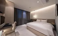 Hound Hotel Asan Terminal Hotels in Asan-si