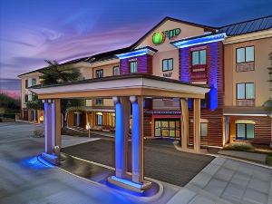 Holiday Inn Express & Suites Midland Loop 250