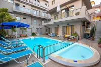 Blue Sky Hotel Apartments - Pools