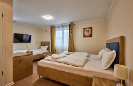 Hotel Isha Hotels near Deutsche Boerse AG