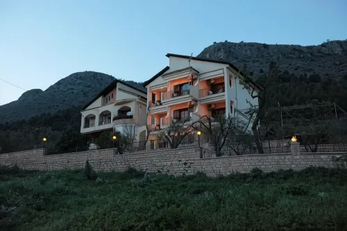 Almini Apartments Hotels in Plataria