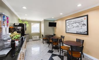 Super 8 by Wyndham Indianapolis/Southport Rd
