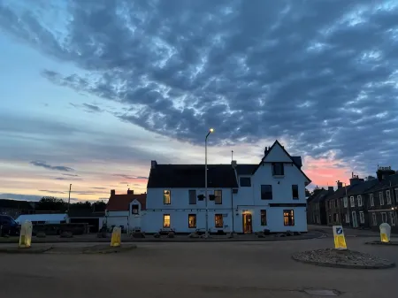 Ye Olde Hotel Отели рядом с достопримечательностью «East Sands»