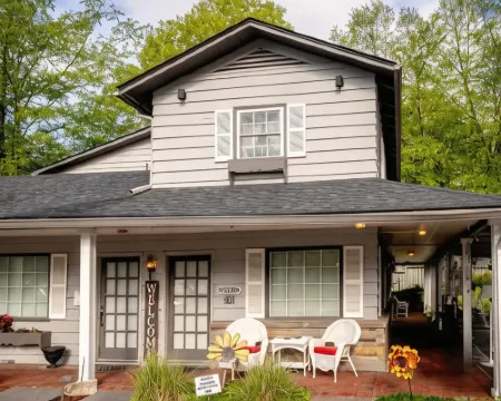 Azalea Garden Inn Hotels in Blowing Rock