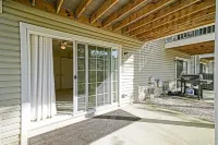 Pristine 4BR/3.5BA, Pool, Walk/bike to shops/beach