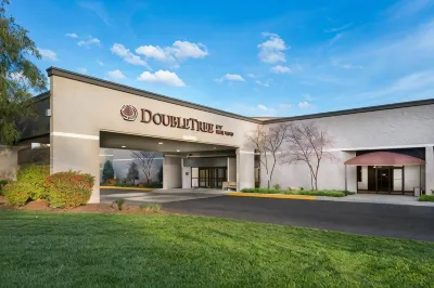 DoubleTree by Hilton Lawrence Hotels in der Nähe von KU School of Law