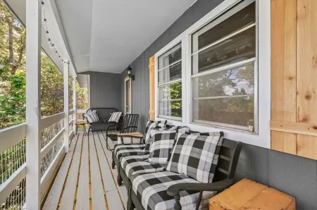 Cozy Cabin, Central AC, 5 Min. to Buffalo River, Pets & Families Welcome!