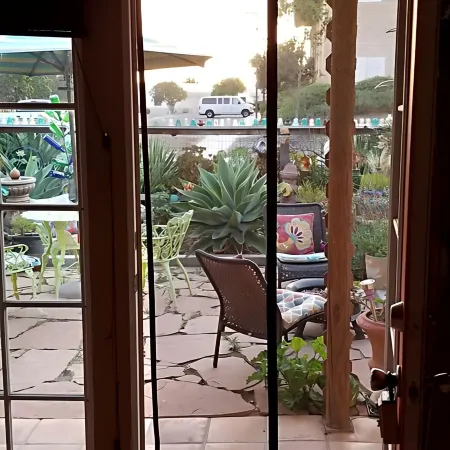 Pet friendly. 1 mi to beach. Not a house share.