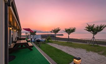 Namhae Boolgeun Noeul Pool Villa