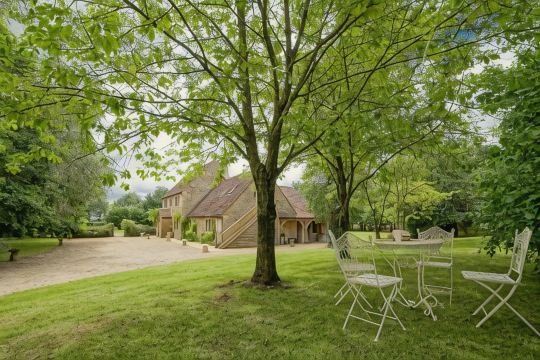 Great Ashley Farm Holiday Cottage & Shepherds Huts