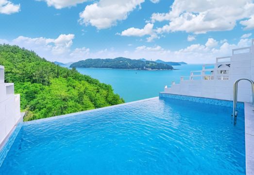 여수 48시간풀빌라의 깔끔한 인테리어 사진