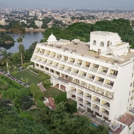 Hotel Hilltop Palace