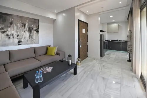 Le Yacht Suites Hotel - ติดทะเล