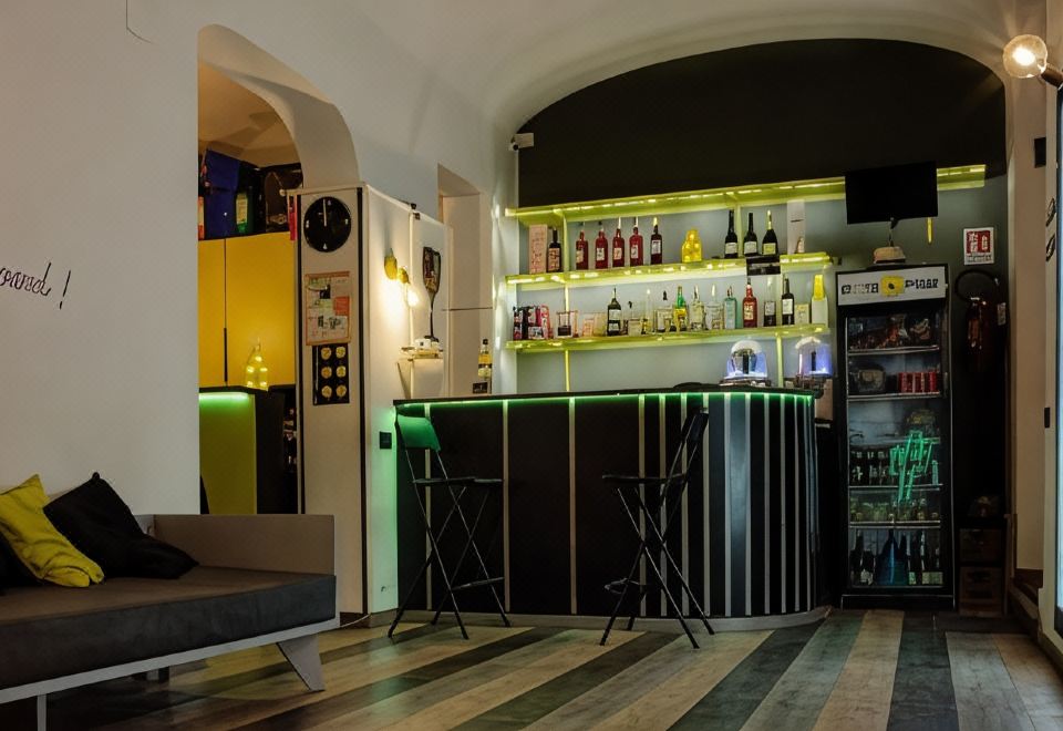 2. 프리 호스텔스 ..