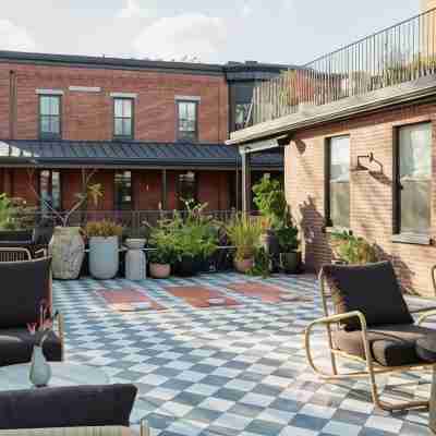 Anna and Bel Hotel Exterior