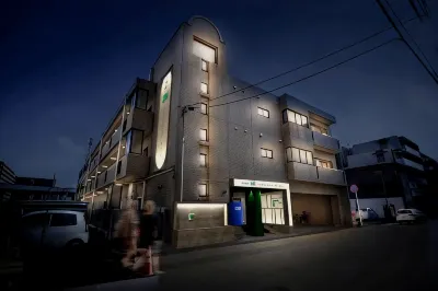 Leo YU Capsule Hotel Nishifunabashi Hôtels à proximité de la Okami Sashita Railway Station
