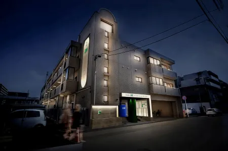 Leo YU Capsule Hotel Nishifunabashi Отели рядом со станцией JR Funabashihoten station