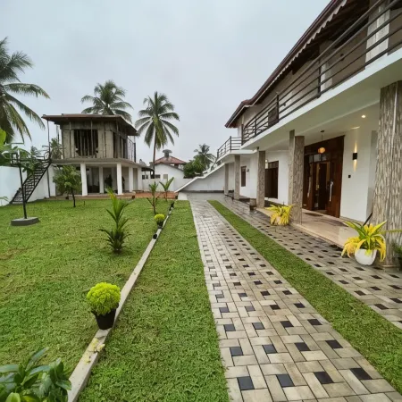 Ahasna Airport Villa