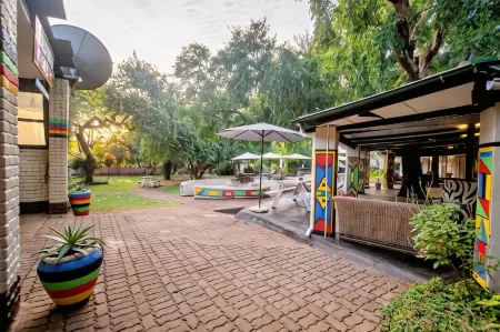 Shoestrings Backpackers Lodge Vic Falls