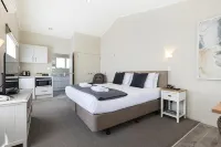 Colonial Court Motor Inn Hotels in Te Puna