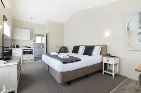 Colonial Court Motor Inn Отели в г. Тауранга