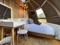 Sunrise Dome Tent Hotels in Jeffreyston