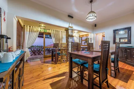 Aquamarine Guest House Отели рядом с достопримечательностью «Post Office Tree»