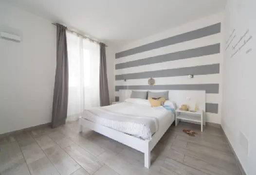 拉普羅杜德拉米拉格里奧旅館 鄰近拉斯佩齊亞海軍博物館的酒店