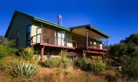 Three Tree Hill Lodge Отели в г. Утхукела